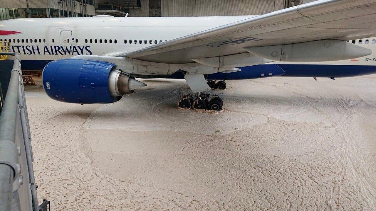 Another foam party at the airport - Aviation, Great Britain, London Heathrow, Fire safety, Incident, British Airways, Boeing 777, Video, Longpost