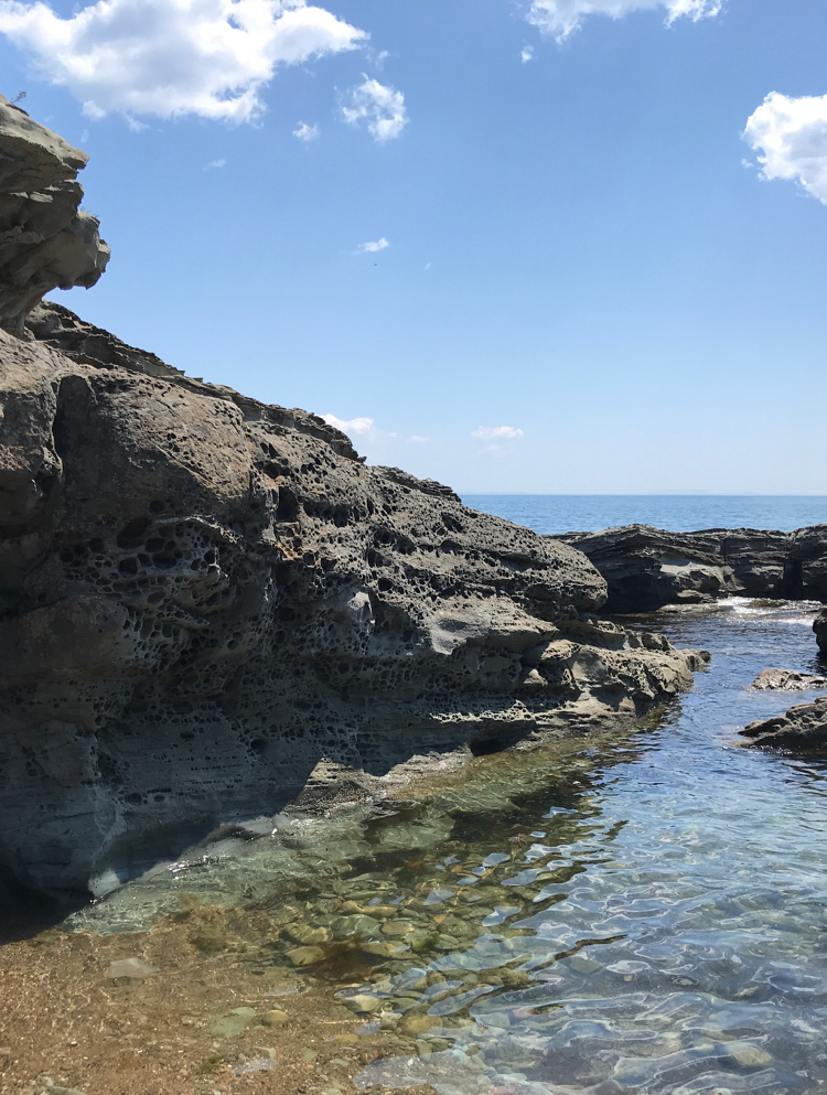 Trypophobia - My, Trypophobia, The rocks, Sea, Inferno, Face, It seemed