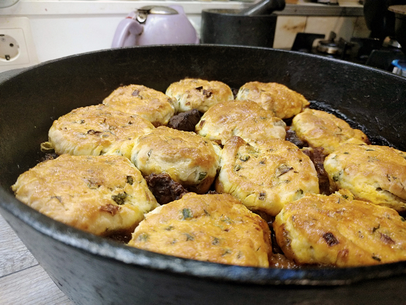 Beef with scones (Rinderschmortopf mit Kraeuter-Scones) - My, Recipe, Meat, Beef stew, Scones, Longpost