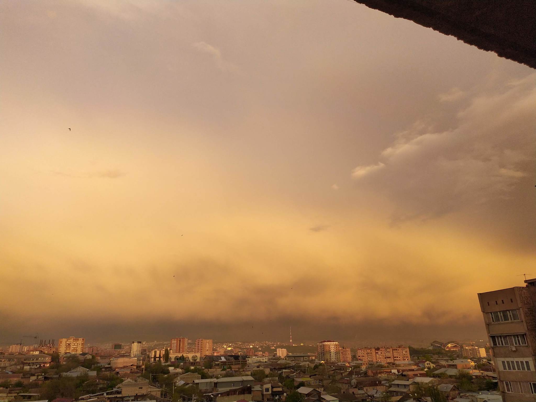 I recently took a photo of the sunset from my window. - My, Sunset, Clouds, The photo, Mobile photography, The sun, Horizon, Xiaomi, Xiaomi Redmi Note 7, Longpost