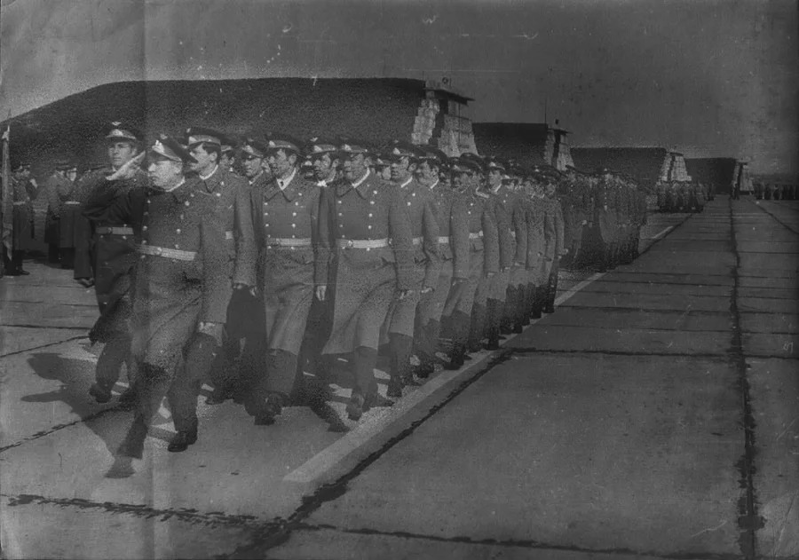 Серп и Молот посреди леса и склады сена вместо самолётов —заброшенная 3653-й ПРТБ и аэродром Щучин - Моё, Заброшенное, Республика Беларусь, Длиннопост, Яндекс Дзен, Серп и молот, СССР