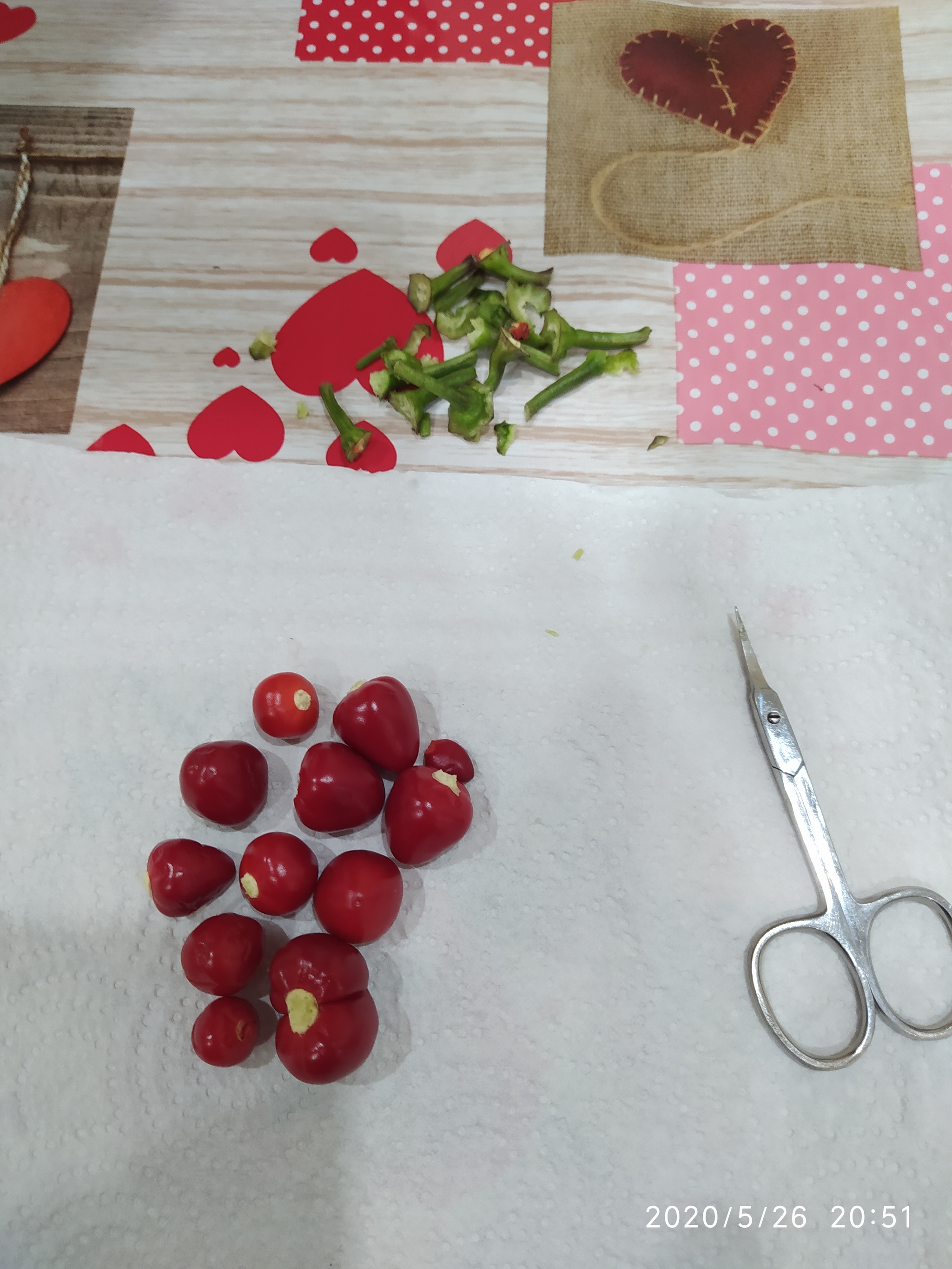 Sriracha assorted, harvesting, preparing for cooking (part 1) - My, Vegetable garden on the windowsill, Hot peppers, Hobby, Pepper farming, Cooking, Spicy sauce, Longpost