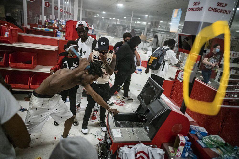 While the black brothers are destroying the store, the white dude takes out a LEGO box - USA, Disorder, Negative, Lawlessness, Death of George Floyd