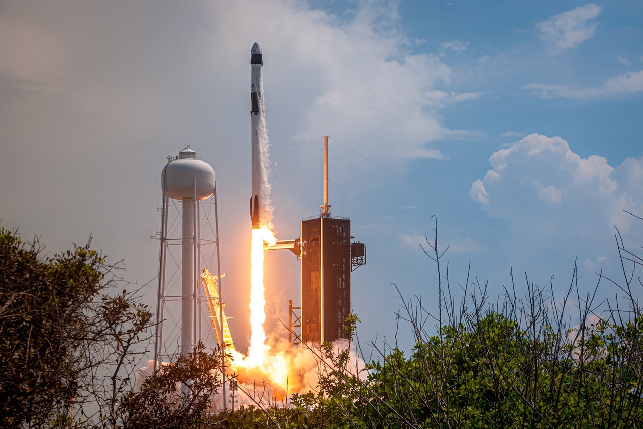 Photos of the launch of the Falcon 9 launch vehicle with the Crew Dragon manned spacecraft to the ISS - Spacex, NASA, Dragon 2, Falcon 9, Running, Space, Longpost