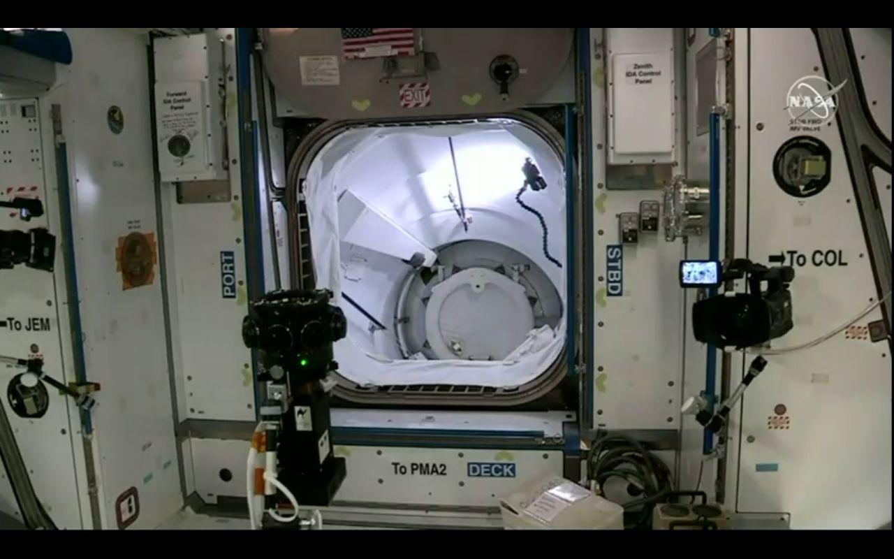 The crew of the manned spacecraft Crew Dragon has moved to the ISS! - Spacex, NASA, ISS, Space, Broadcast, Astronaut, Dragon 2, Космонавты, Video, Longpost