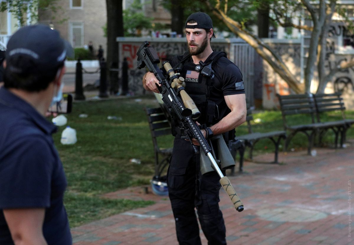 A sniper with one of the most accurate and long-range rifles in the world was spotted in Washington. - USA, Disorder, Weapon