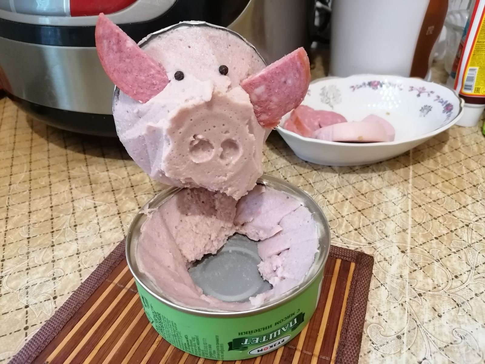 B - Imagination - My, Imagination, Fantasy, Piglets, Pig, Pate, Canned food, Pareidolia