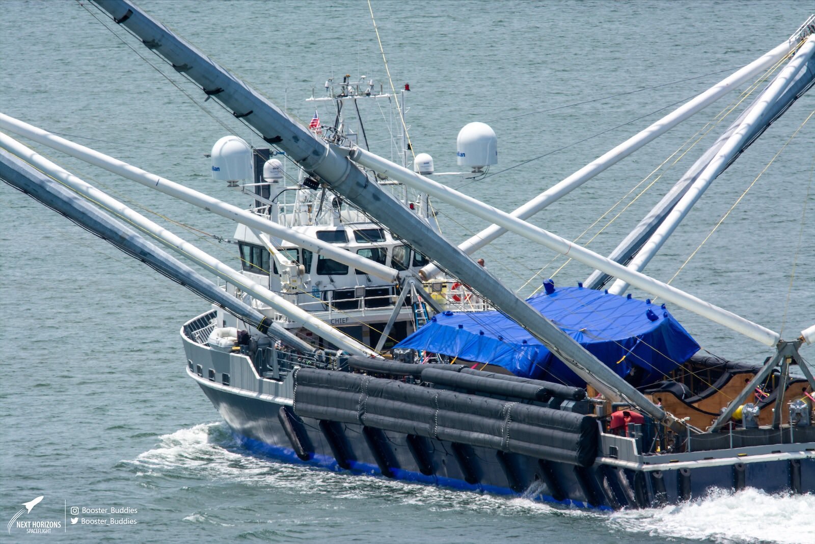 Two salvaged Falcon 9 fairing flaps arrived at Port Canaveral after the Starlink-8 mission - Spacex, Head fairing, Space, Falcon 9, Cape Canaveral, Blue origin, Longpost