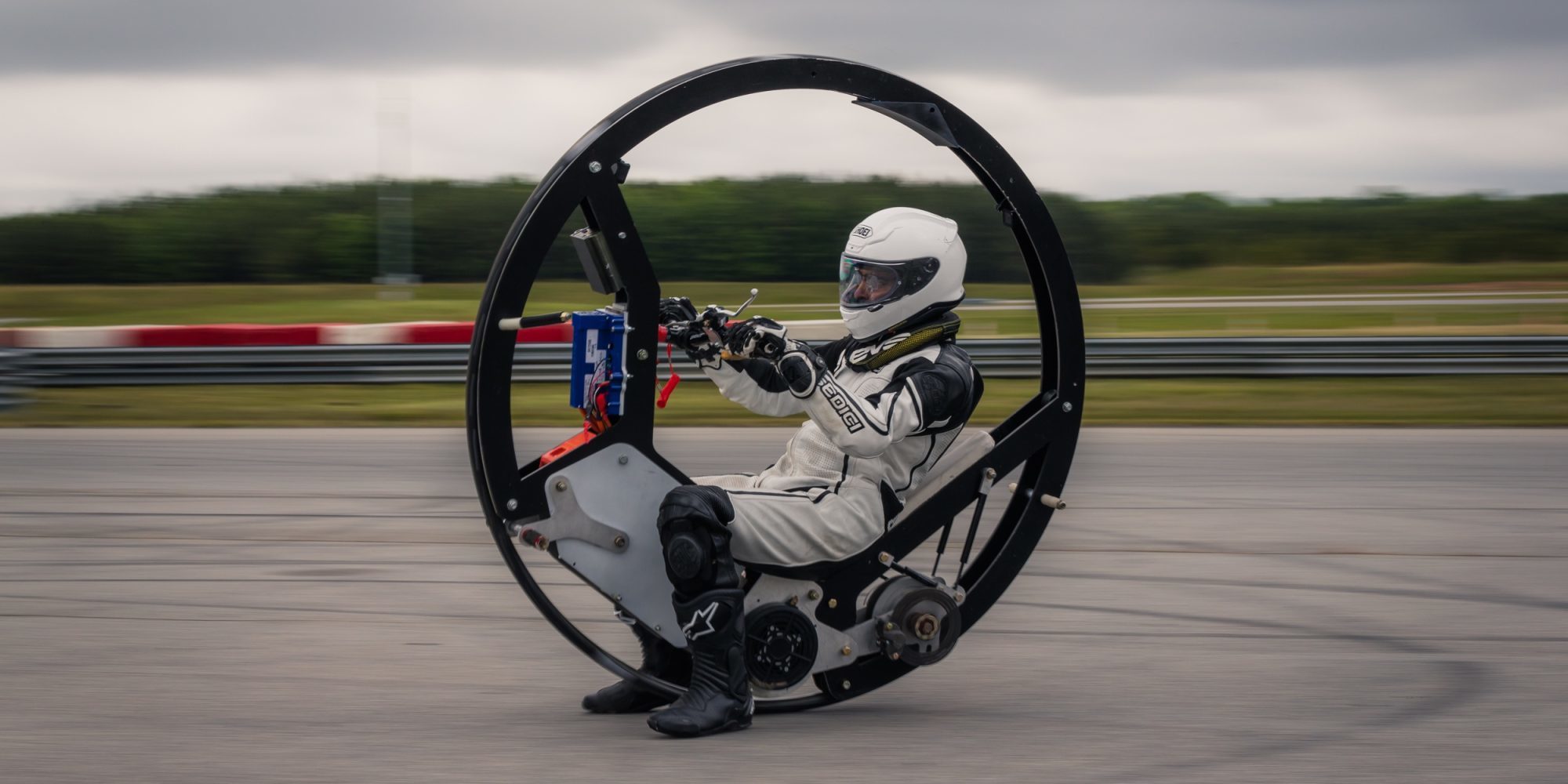 The world's fastest electric motorcycle wheel with a speed of more than 110 km/h - Unicycle, The miracle of technology, Record, Guinness Book of Records, Video, Longpost