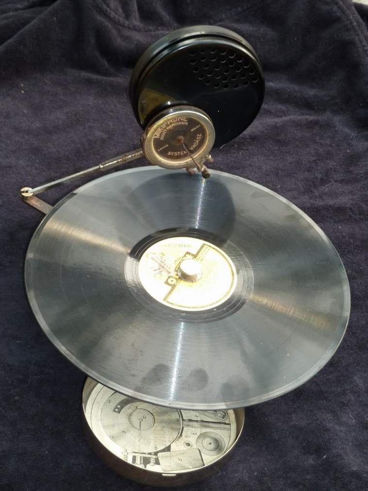 Mikiphone 1920年代のポータブルオーディオプレーヤ