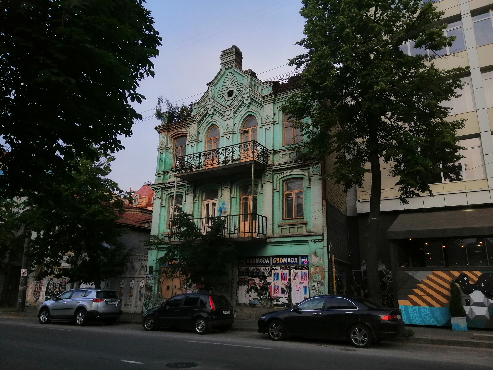 Evening walk to Silpo - My, Kiev, Walk, Mural, Architecture, Supermarket, Longpost