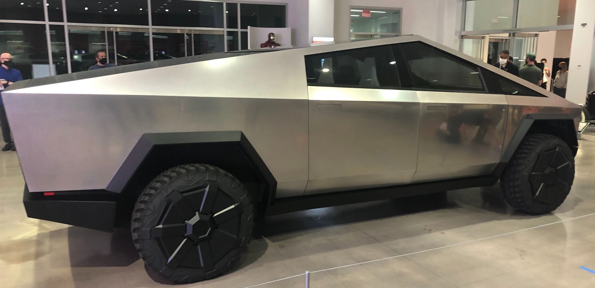 Электромобиль Tesla Cybertruck заказали более 650 000 человек | Пикабу