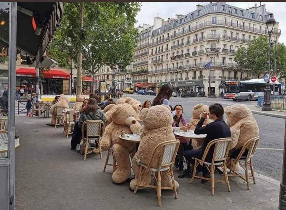 Social distancing in a Parisian cafe - Paris, Cafe, Social distance