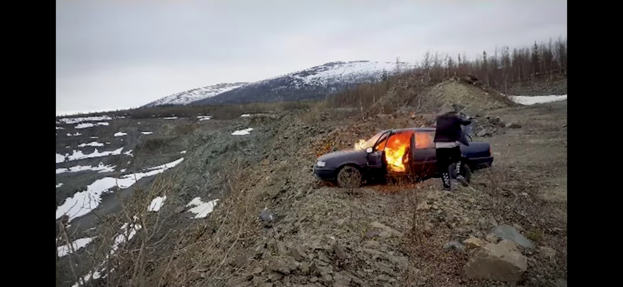 Авто взарвалась в горах | Пикабу