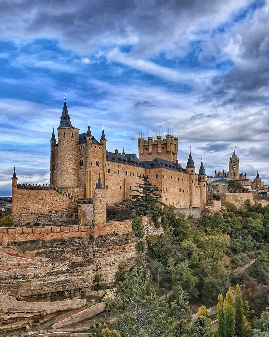 Medieval castles that have survived to this day - Architecture, Middle Ages, Lock, Fortress, Europe, Beautiful view, Longpost, Fortification, Hohenzollern Castle