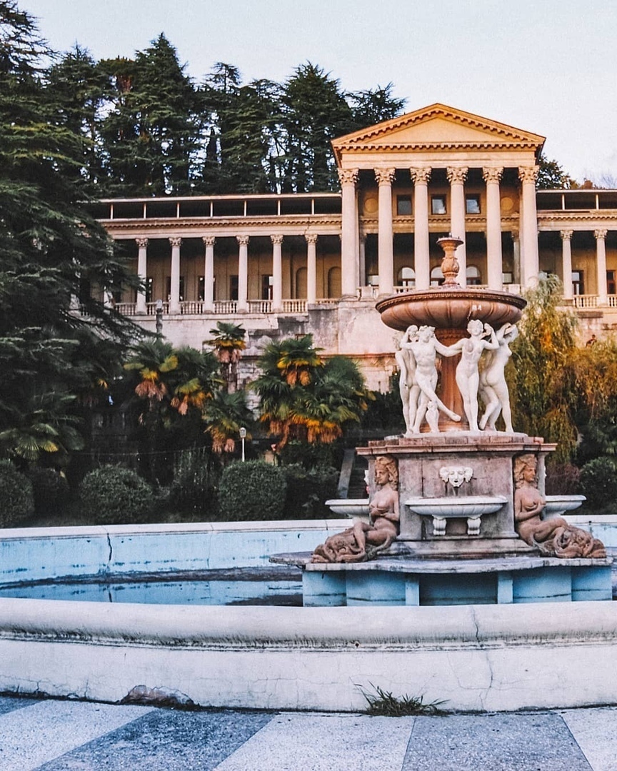 Abandoned sanatorium Ordzhonikidze Sochi. And once upon a time the famous Soviet film Old Man Hottabych was filmed here! - Abandoned, Sanatorium, Sochi, Longpost, Sanatorium Ordzhonikidze