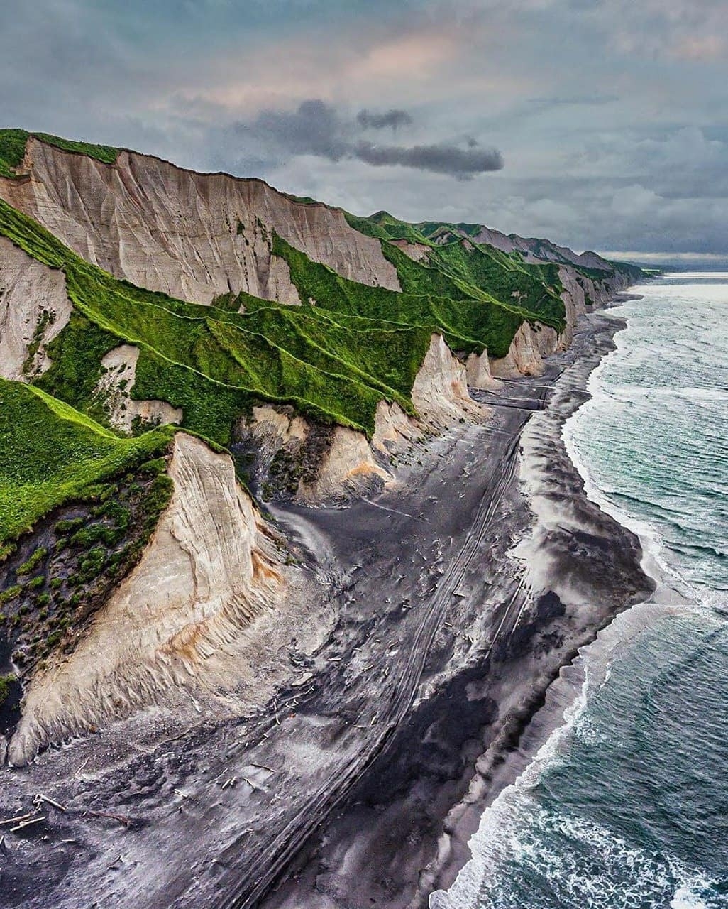 Белые скалы на Курилах - Курильские острова, Скалы, Природа, Россия, Фотография, Длиннопост, Побережье