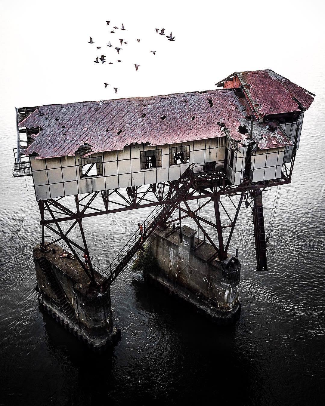 Abandoned house - House, Abandoned, Water