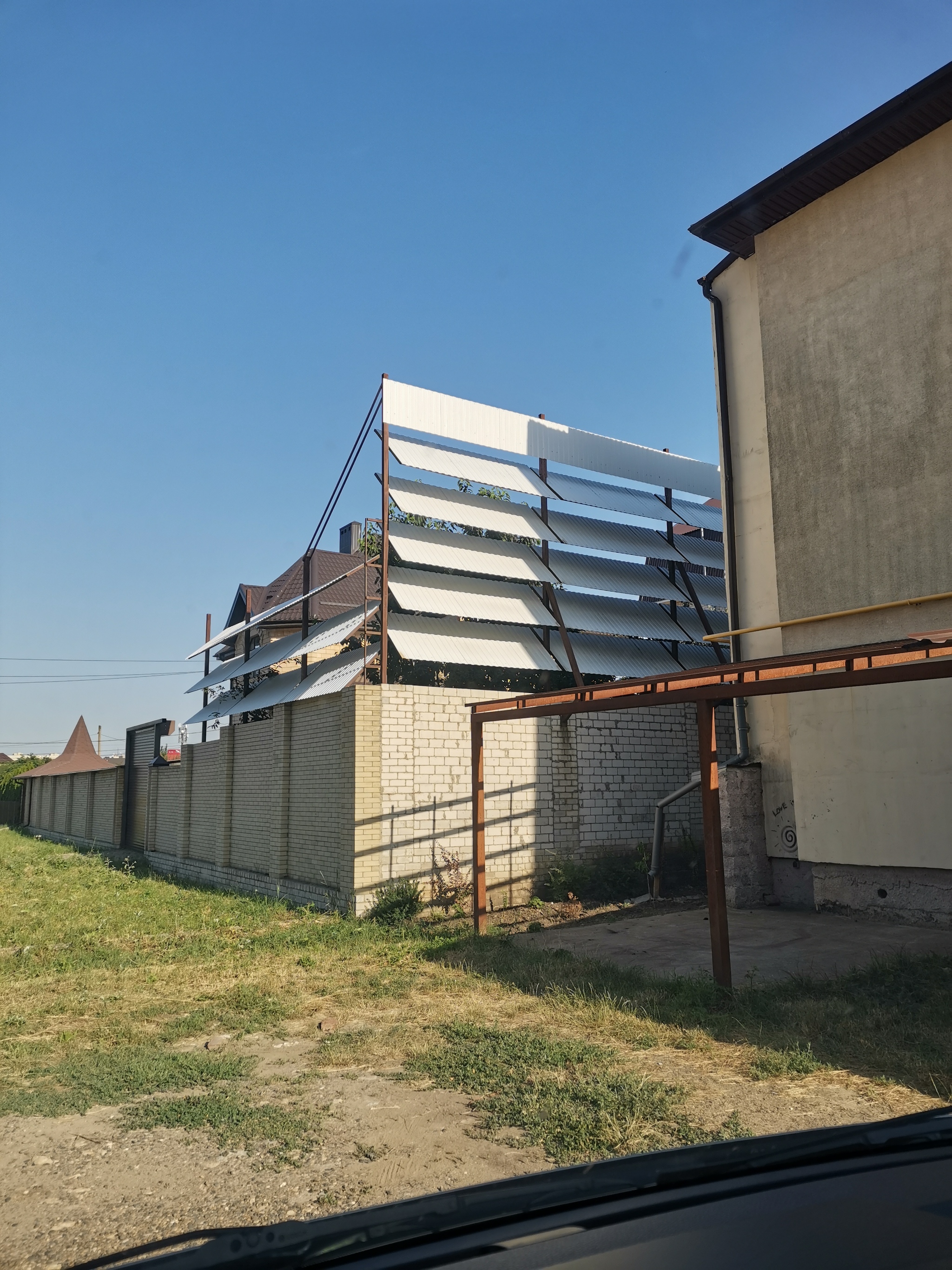 From a neighbor's view - My, Neighbours, Fence, Oblique glances, Longpost