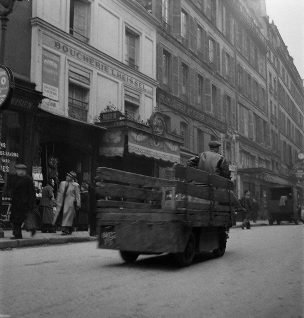 Фото Парижа. 1942-1943 год - продолжение - Вторая мировая война, Париж, Фотография, Длиннопост, Транспорт, Велосипед, Политика