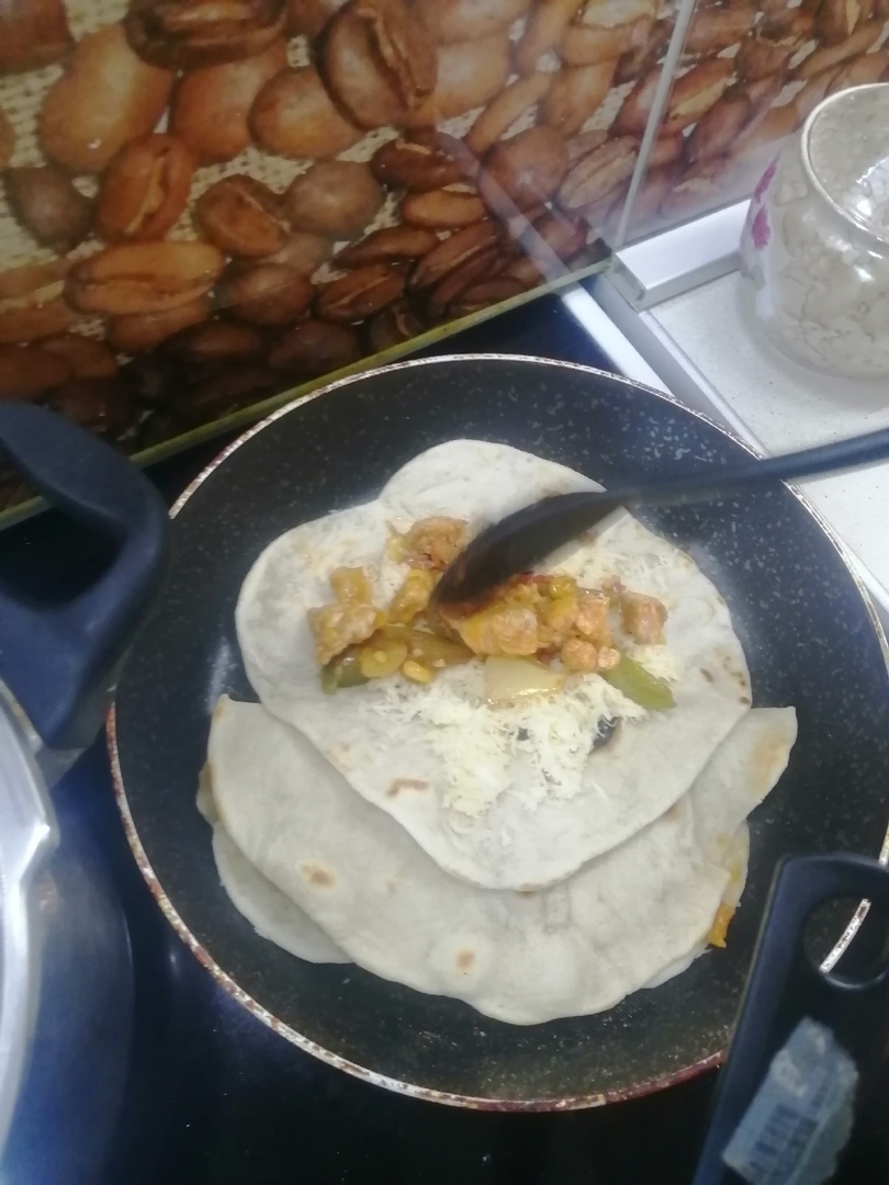 Quesadilla with hands not experienced, but striving - My, Cooking, Kitchen, Long, Longpost, Preparation, Recipe