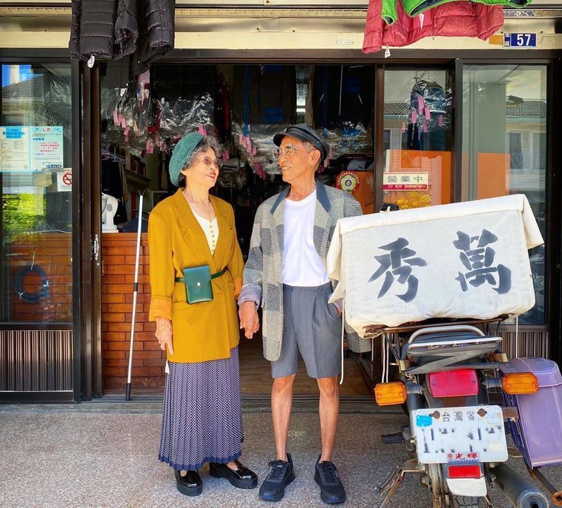 An elderly couple creates images from items forgotten in the laundry room. - Style, Laundry, Elderly, Family, Taiwan, The main thing is not to grow old, Positive, Cloth, Longpost