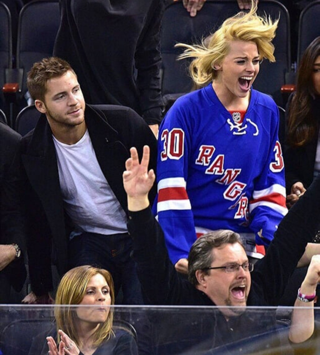 Margot Robbie is crazy about ice: she played a famous figure skater, supports the Rangers, skates for amateurs - Longpost, Margot Robbie, Hockey, Tonya vs. All