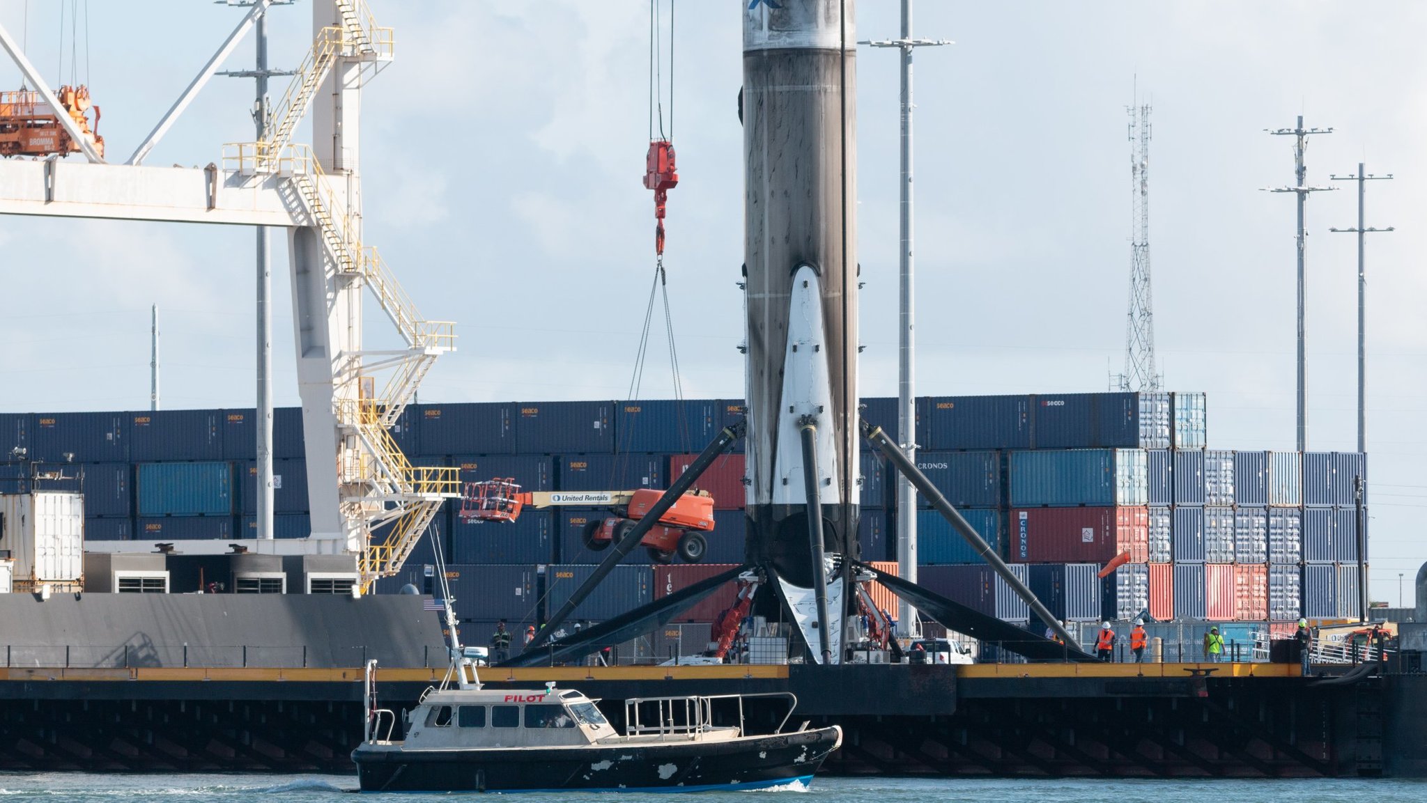 Photos of the arrival of the JRTI platform with the first stage of B1058.2 at Port Canaveral - Spacex, Falcon 9, Cape Canaveral, Cosmonautics, Step, Space, Video, Longpost