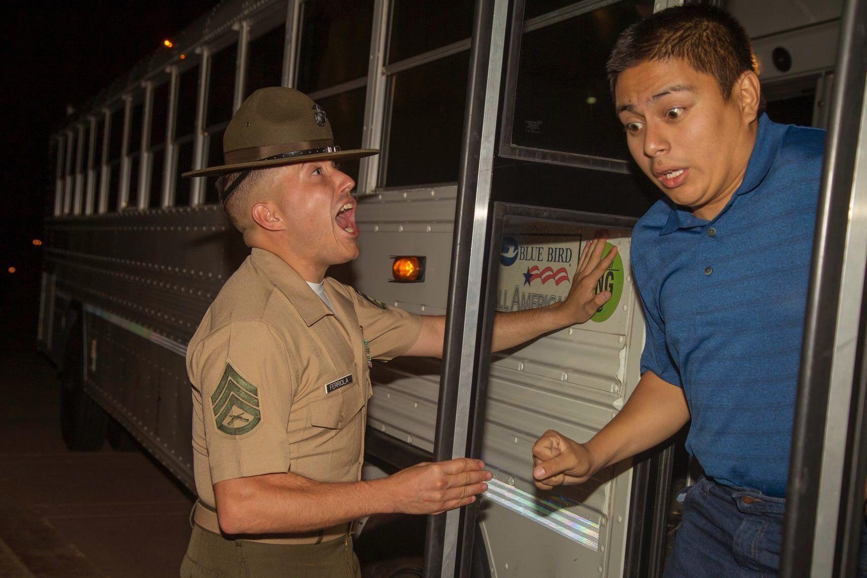 American sergeant welcomes young recruits warmly and lovingly - The photo, Army, USA, Marines, The soldiers, Recruits, Meeting