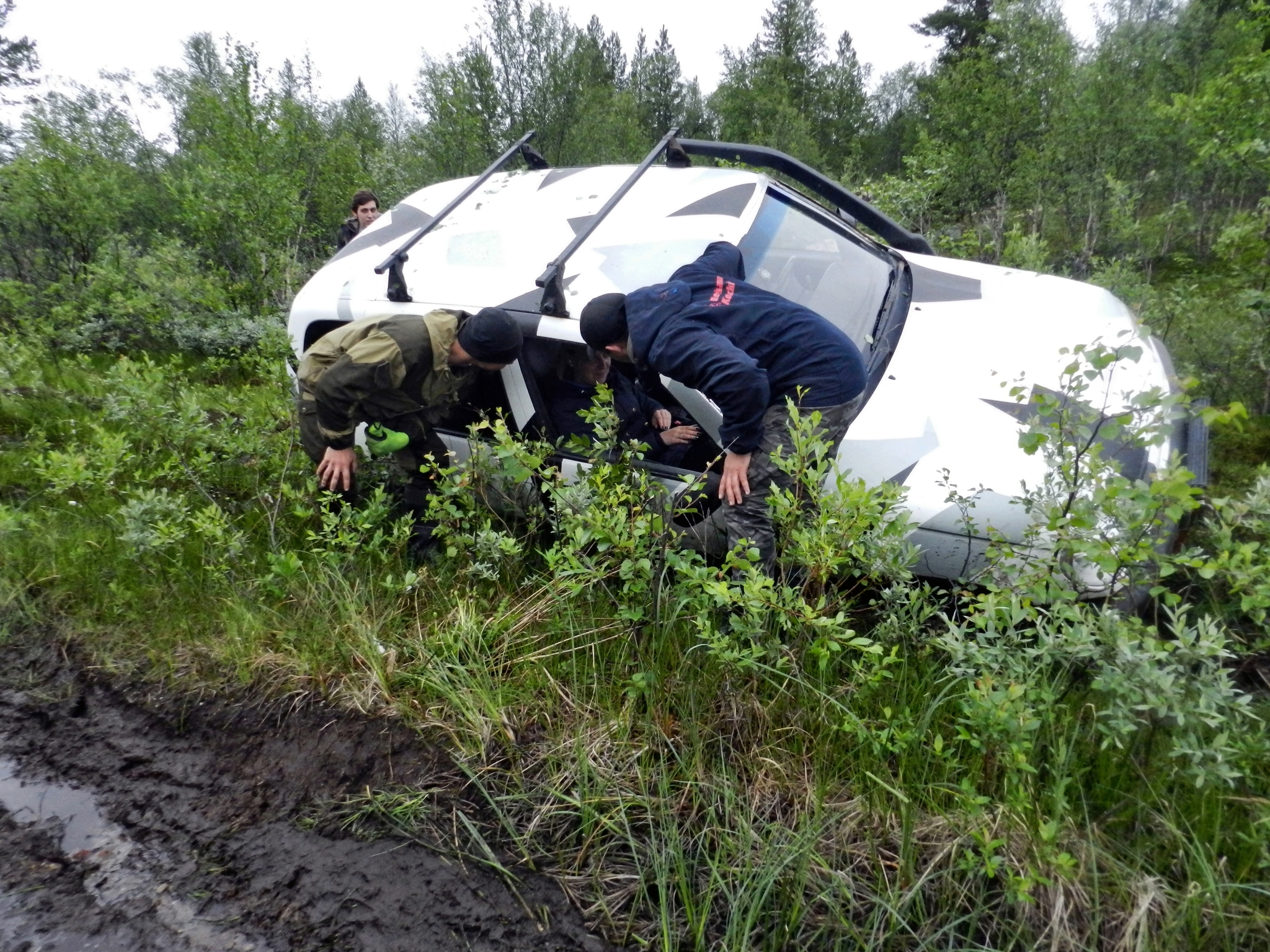 The way back. They almost drowned Shniva in the swamp! Wrangler, Pajero, L200, Duster. Part 2, Offroad - My, Murmansk, 4x4, Offroad, Niva, Renault Duster, Kola Peninsula, Jeep, Swamp, Video, Longpost