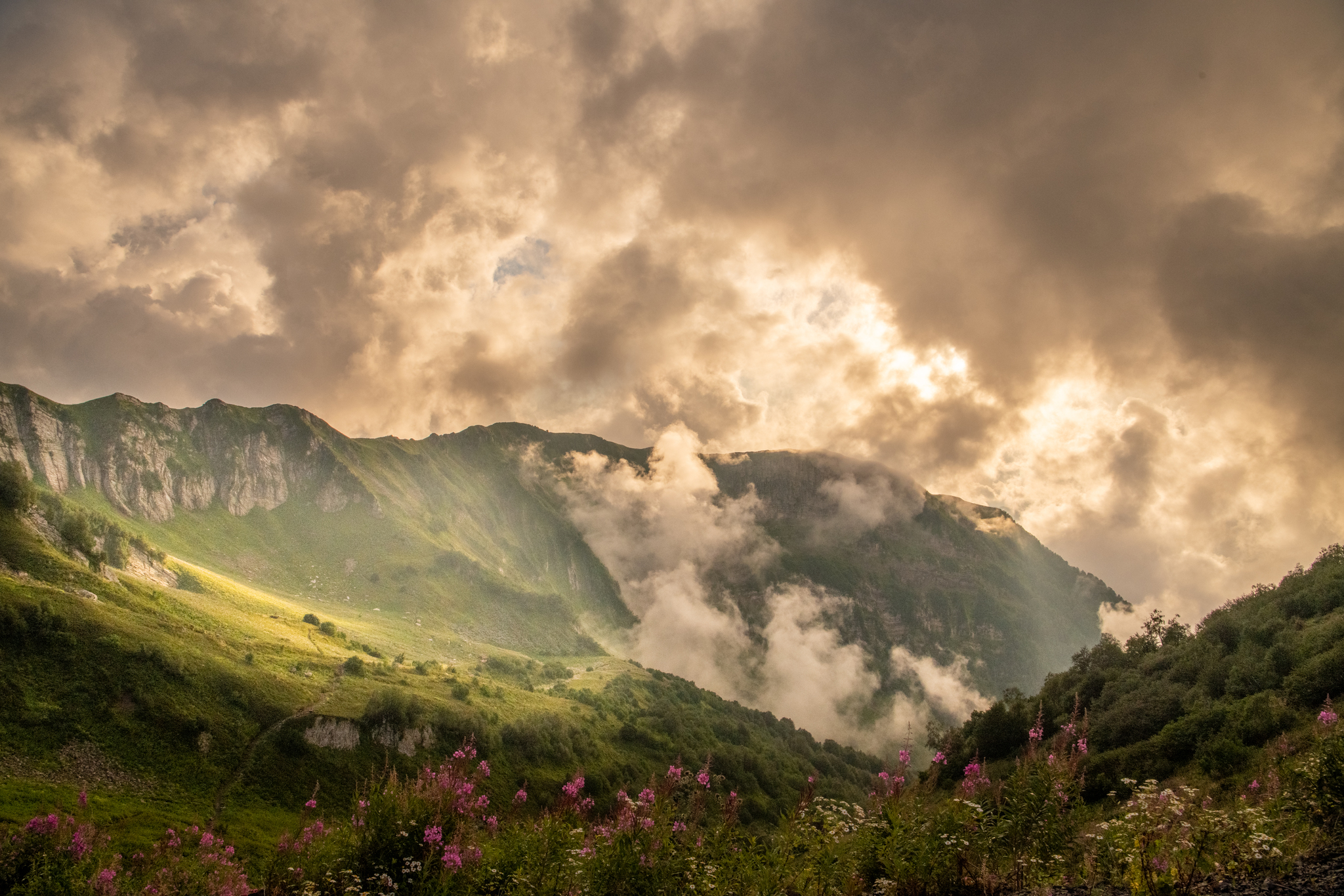 Красная Поляна от рассвета до заката. Фотопост - Моё, Горы, Фотография, Путешествие по России, Длиннопост