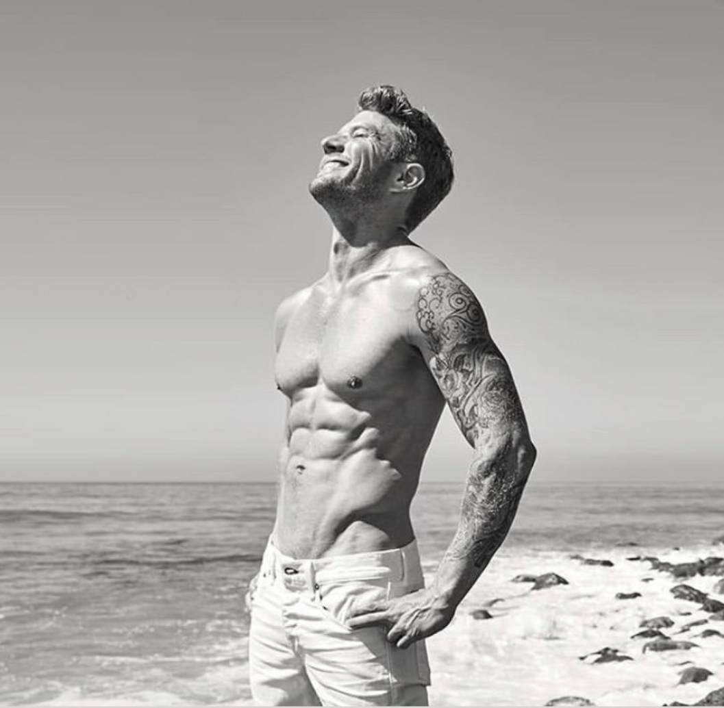 Admiration Lent. Ryan Phillippe - NSFW, Actors and actresses, Shooter, Lincoln for the Lawyer, Torso, beauty, The photo, GIF, Longpost, From the network, Film Cruel Games