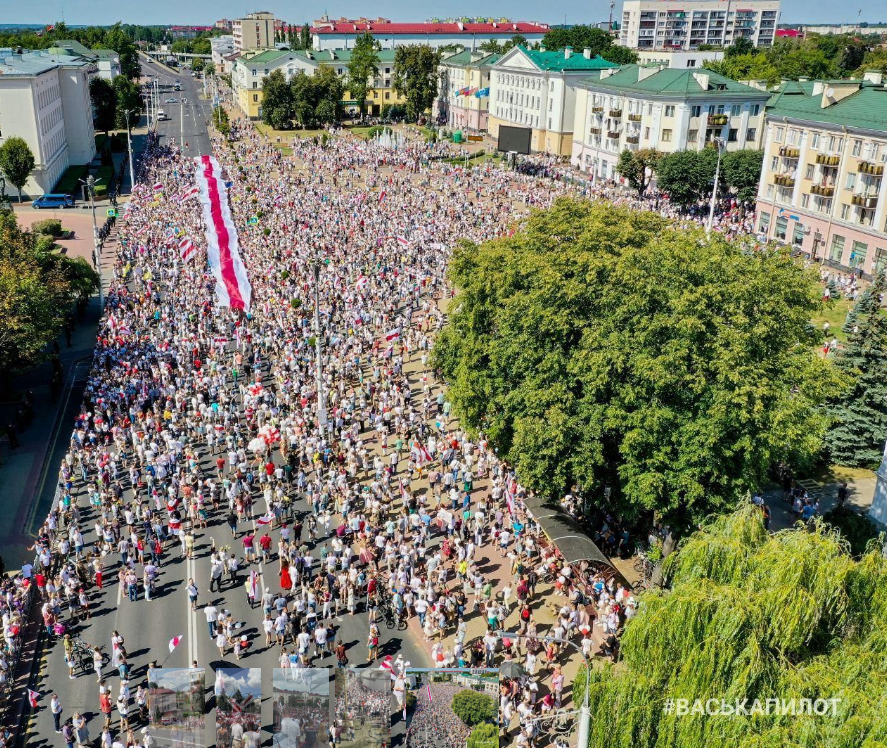 Almost one hundred thousand Belarusians gathered at the Stela in Minsk for a peaceful rally against Lukashenko - Politics, Alexander Lukashenko, Republic of Belarus, Protests in Belarus, Rally, Longpost