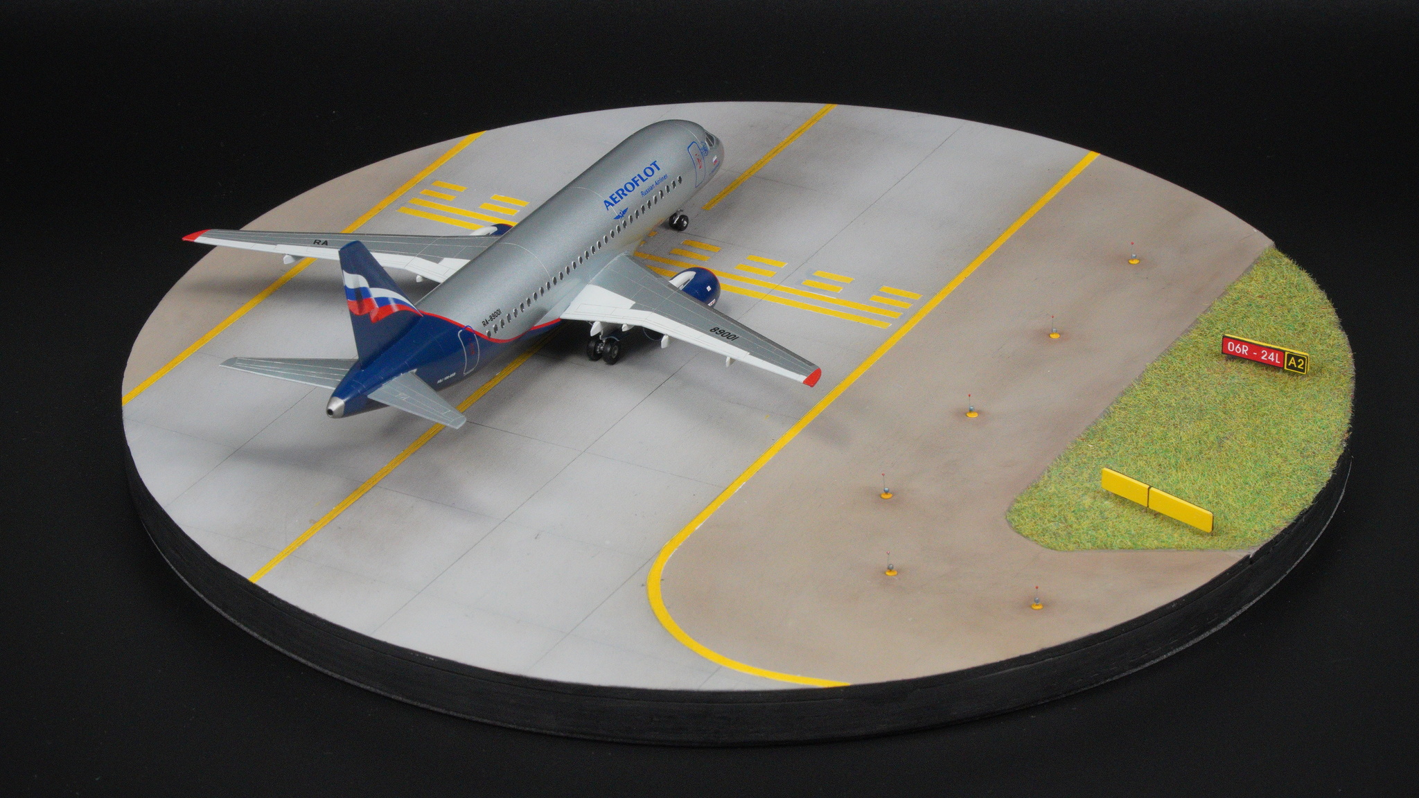 Diorama of Sheremetyevo Airport in 1/144 scale - My, Diorama, Airplane, Sukhoi Superjet 100, Hobby, Creation, Aviation, Stand modeling, Collection, Video, Longpost