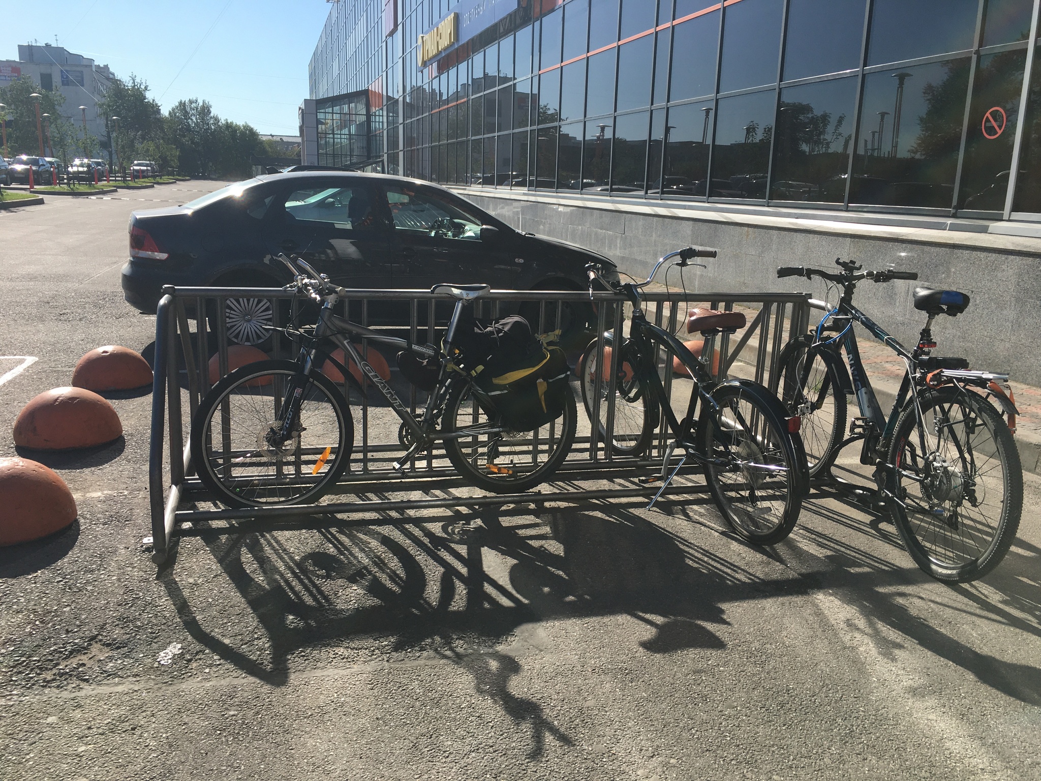 When you're special to your mom - A bike, Parking, Rudeness