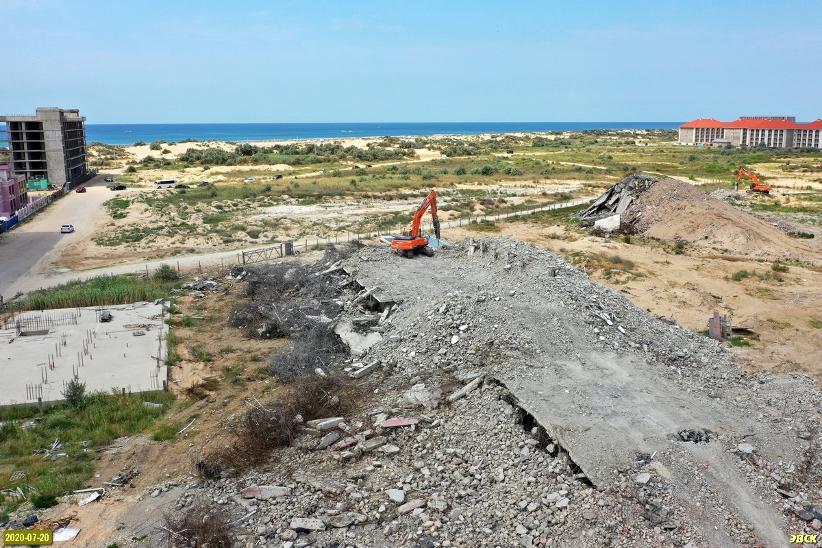 Bailiffs completed the first demolition of illegal high-rise buildings on Blagoveshchenskaya Spit - My, Anapa, Longpost, Dismantling