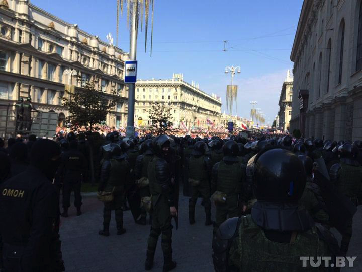 1) 39 августа. Протесты в Беларуси - Марш мира и независимости - Александр Лукашенко, Политика, Минск, Республика Беларусь, Протест, Протесты в Беларуси, День рождения, ОМОН, Видео, Длиннопост