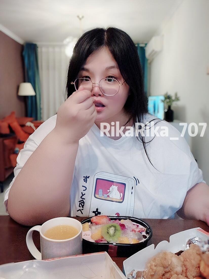 Young Chinese girl breaks stereotypes - NSFW, Girls, China, Fullness, Food, Bloggers, Longpost, Excess weight, Obesity, Disease