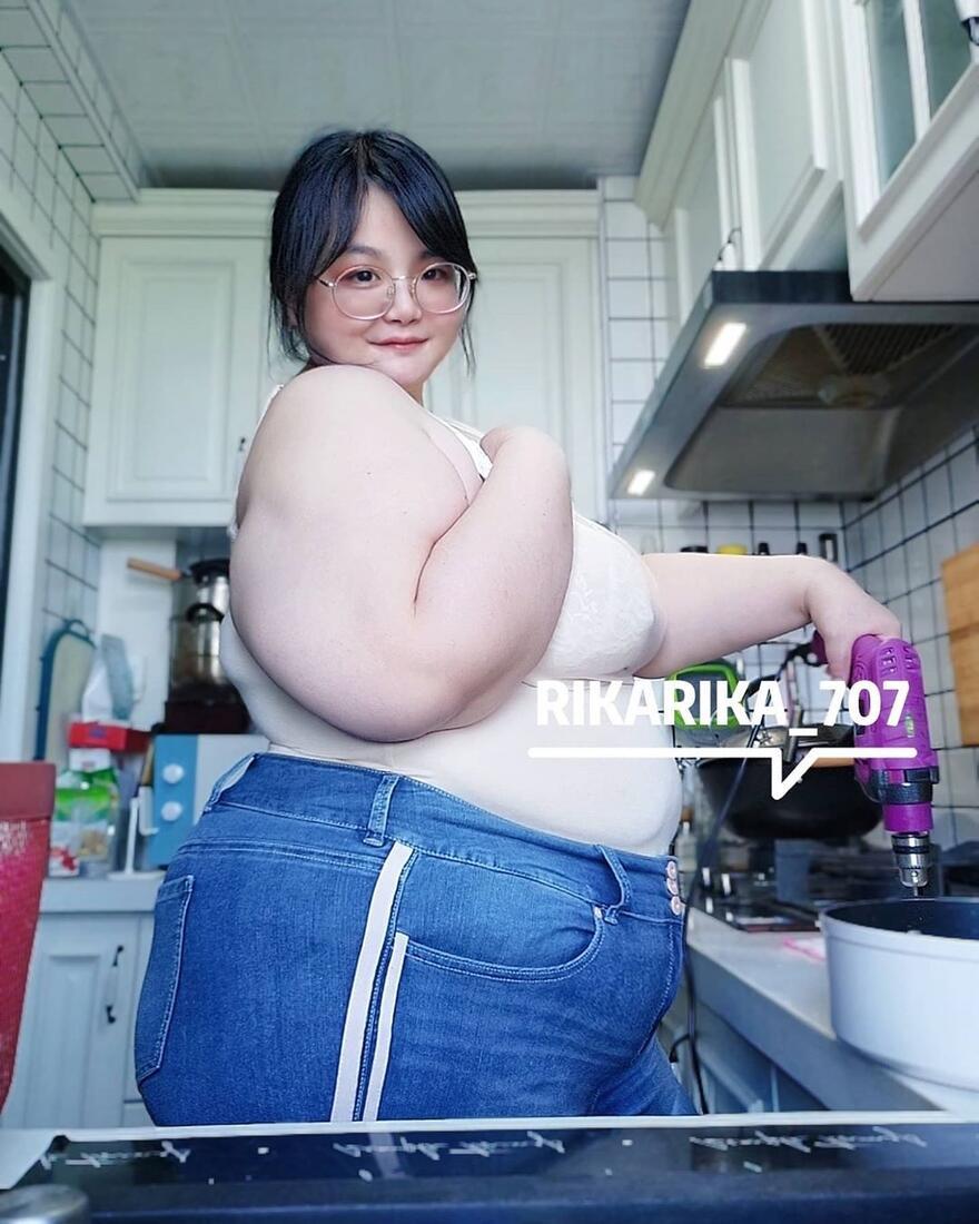 Young Chinese girl breaks stereotypes - NSFW, Girls, China, Fullness, Food, Bloggers, Longpost, Excess weight, Obesity, Disease