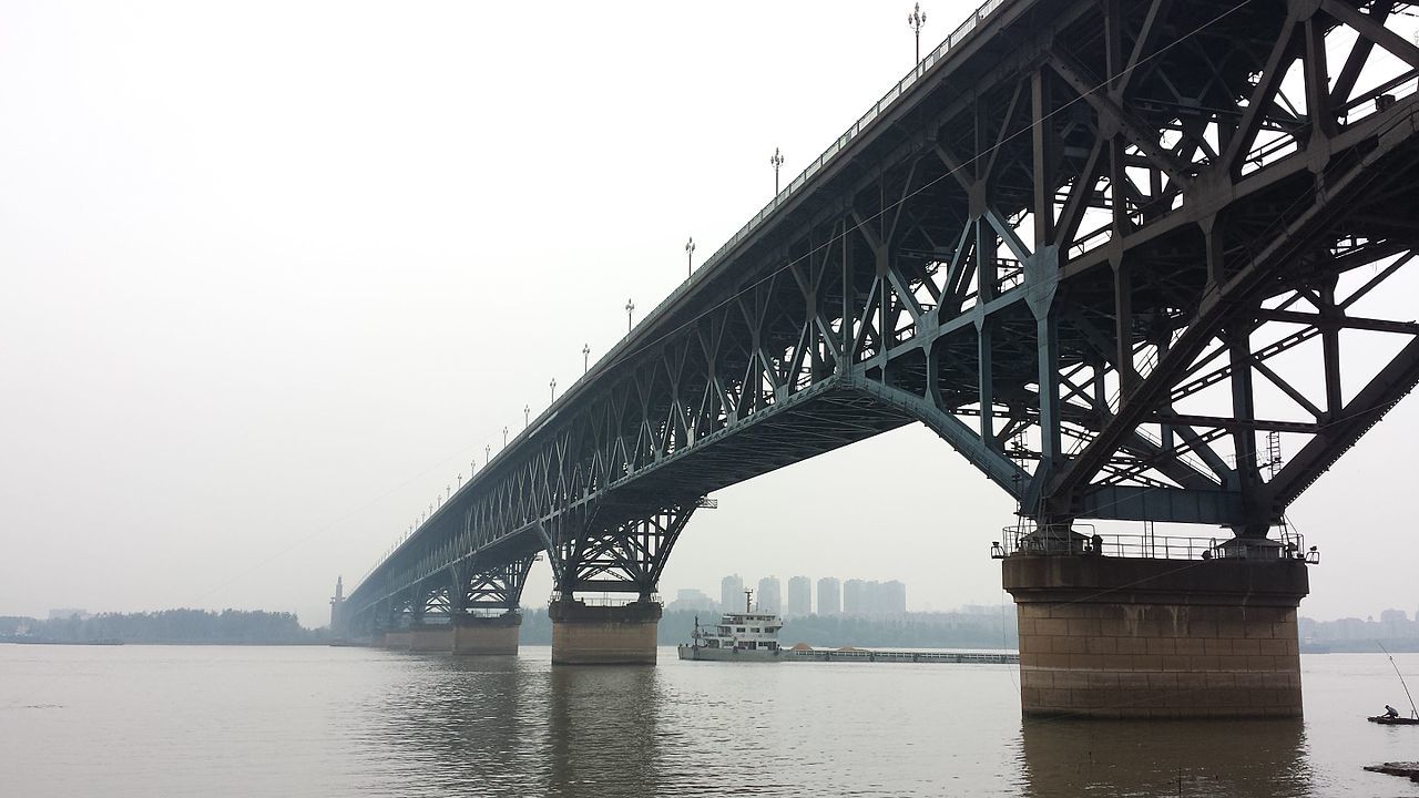 20 years of fighting suicide on the beautiful Yangtze Bridge - Suicide, China, Heroes, Bridge, Nanking, Psychological help, Video, Longpost, Negative