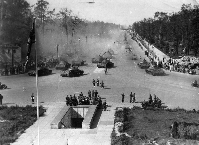 Parade in Berlin on September 7, 1945 - Victory parade, 1945, Berlin, Allies, Longpost, Military history