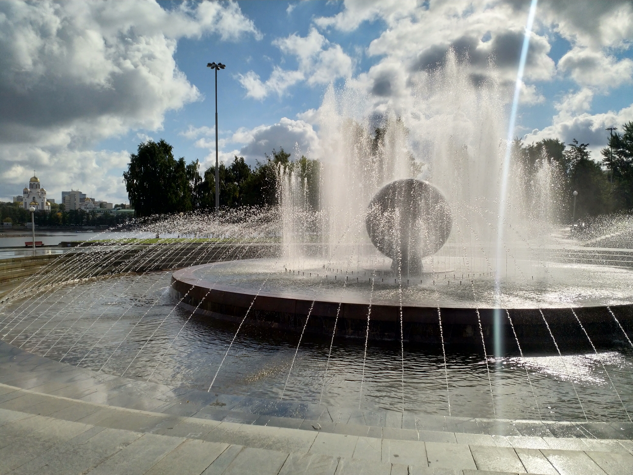 The city Ekaterinburg  Saturday - My, Yekaterinburg, Fountain, Sky, Autumn, Embankment, Iset River, Theatre, Longpost