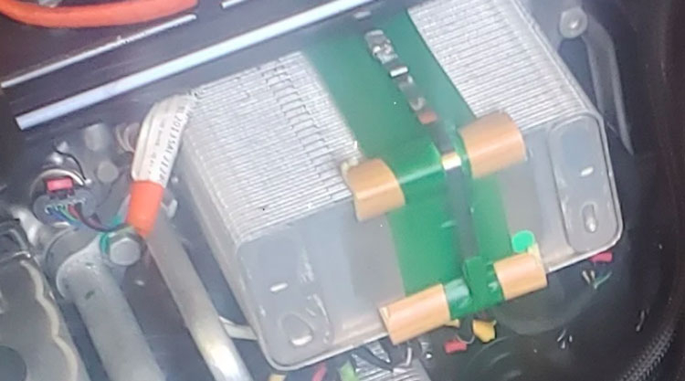 Owners of Tesla Model Y found electrical tape and wooden blocks under the hood of revolutionary electric cars - Tesla, Elon Musk, Build Quality, Longpost