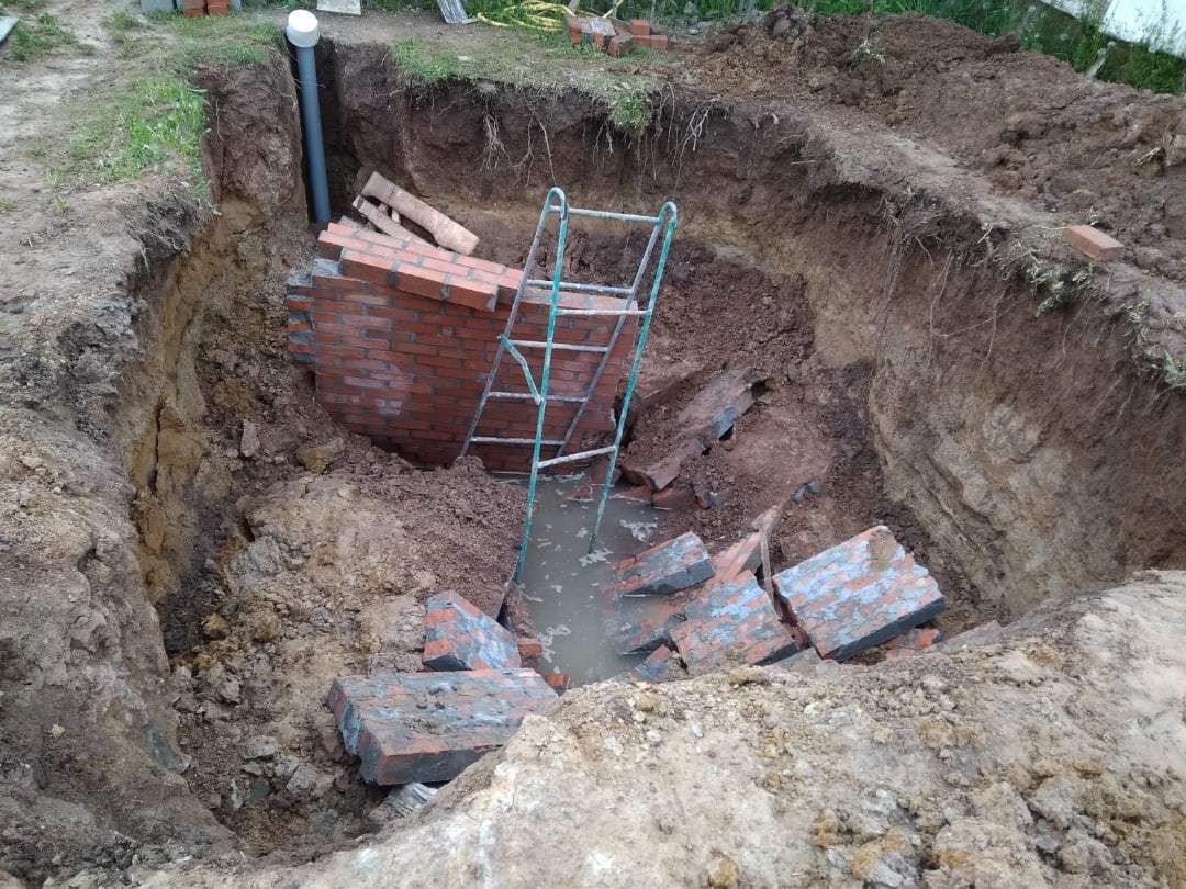 H. Eve's builders, the fight against the elements, or how the construction of our cellar began. Part 1 - My, Dacha, With your own hands, Video, Longpost