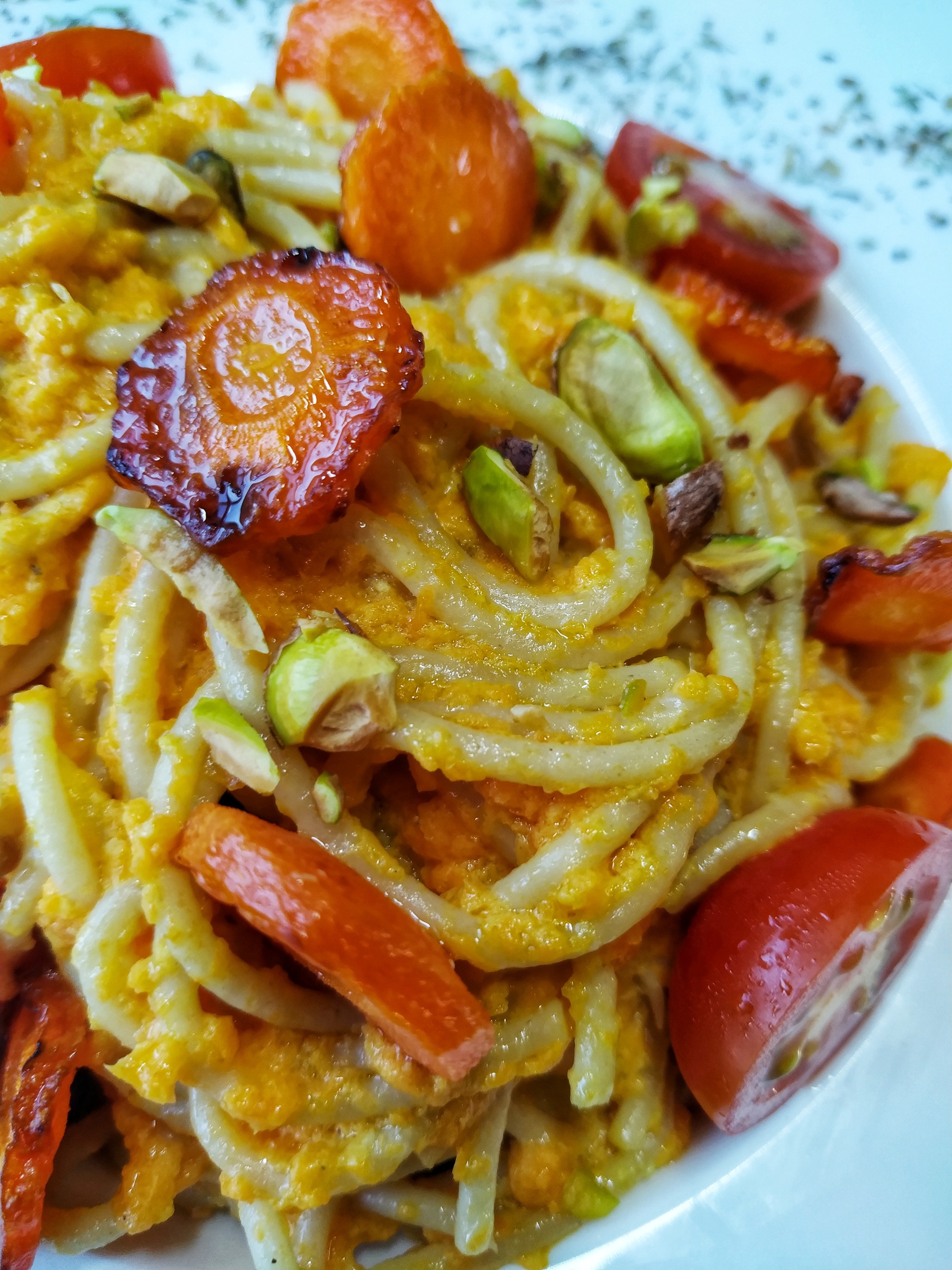 Spaghetti in pumpkin-bacon sauce with carrots and pistachios - My, Pasta, Food, Recipe, Autumn, The photo, Longpost, Cooking, Spaghetti