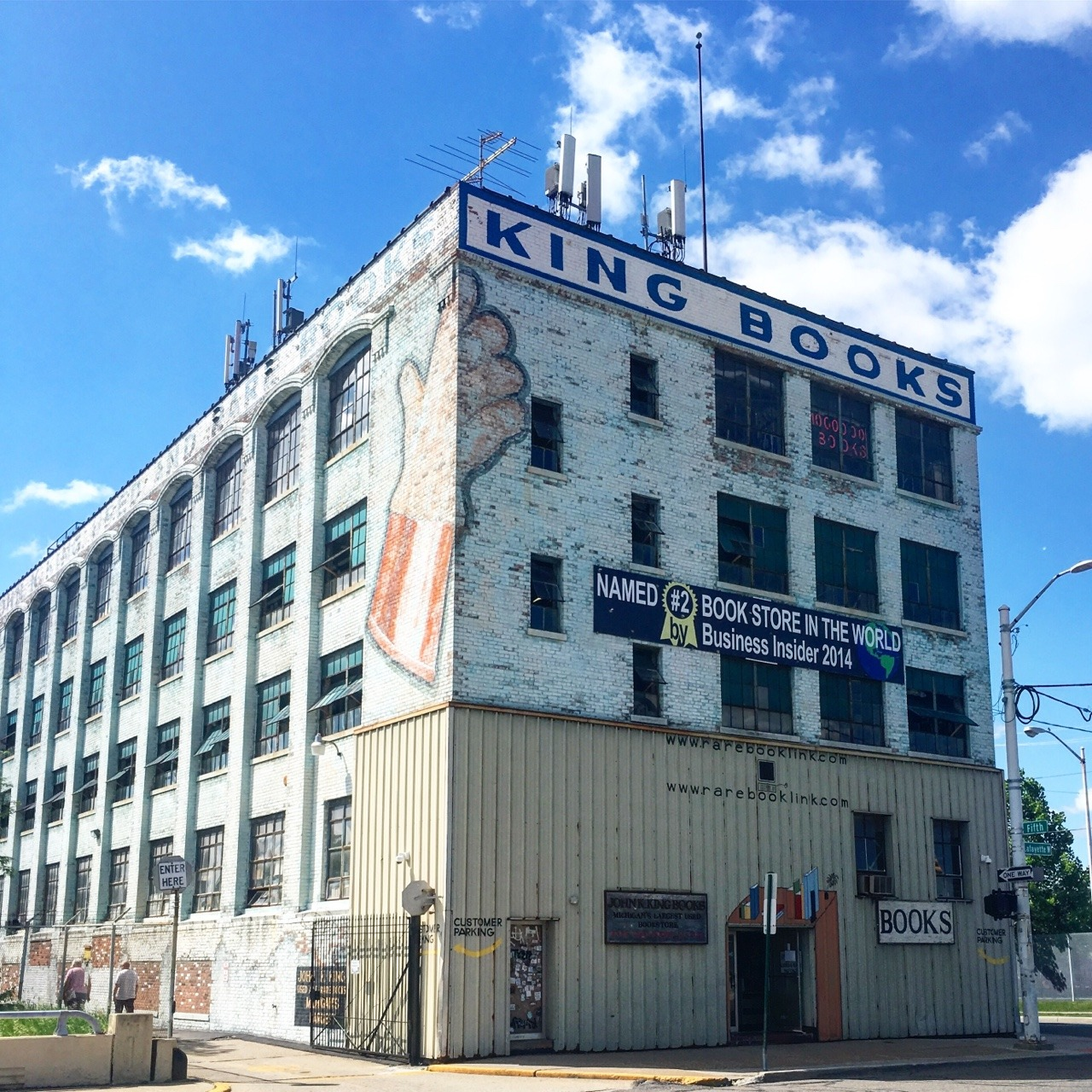 John K. King Books is an independent bookstore located in Detroit, Michigan - Book store, USA, Longpost