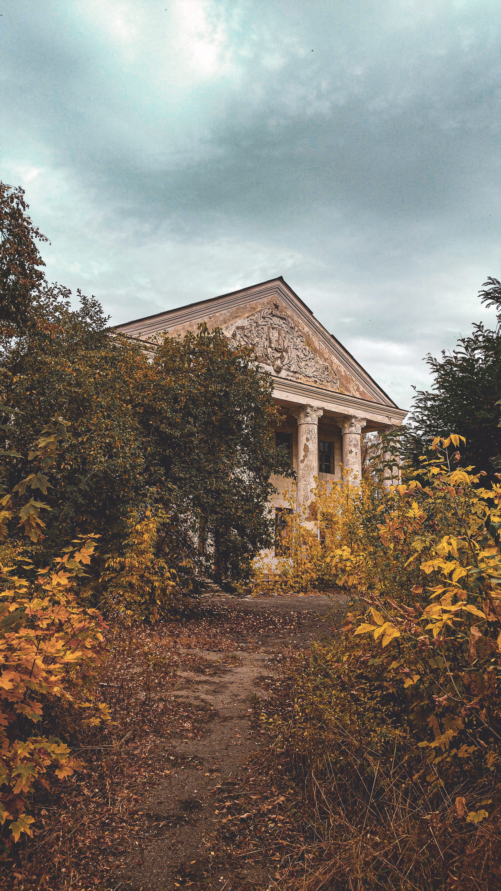 Abandoned sanatorium - My, The photo, Mobile photography, Sanatorium, Abandoned, Autumn, Atmospheric, Longpost