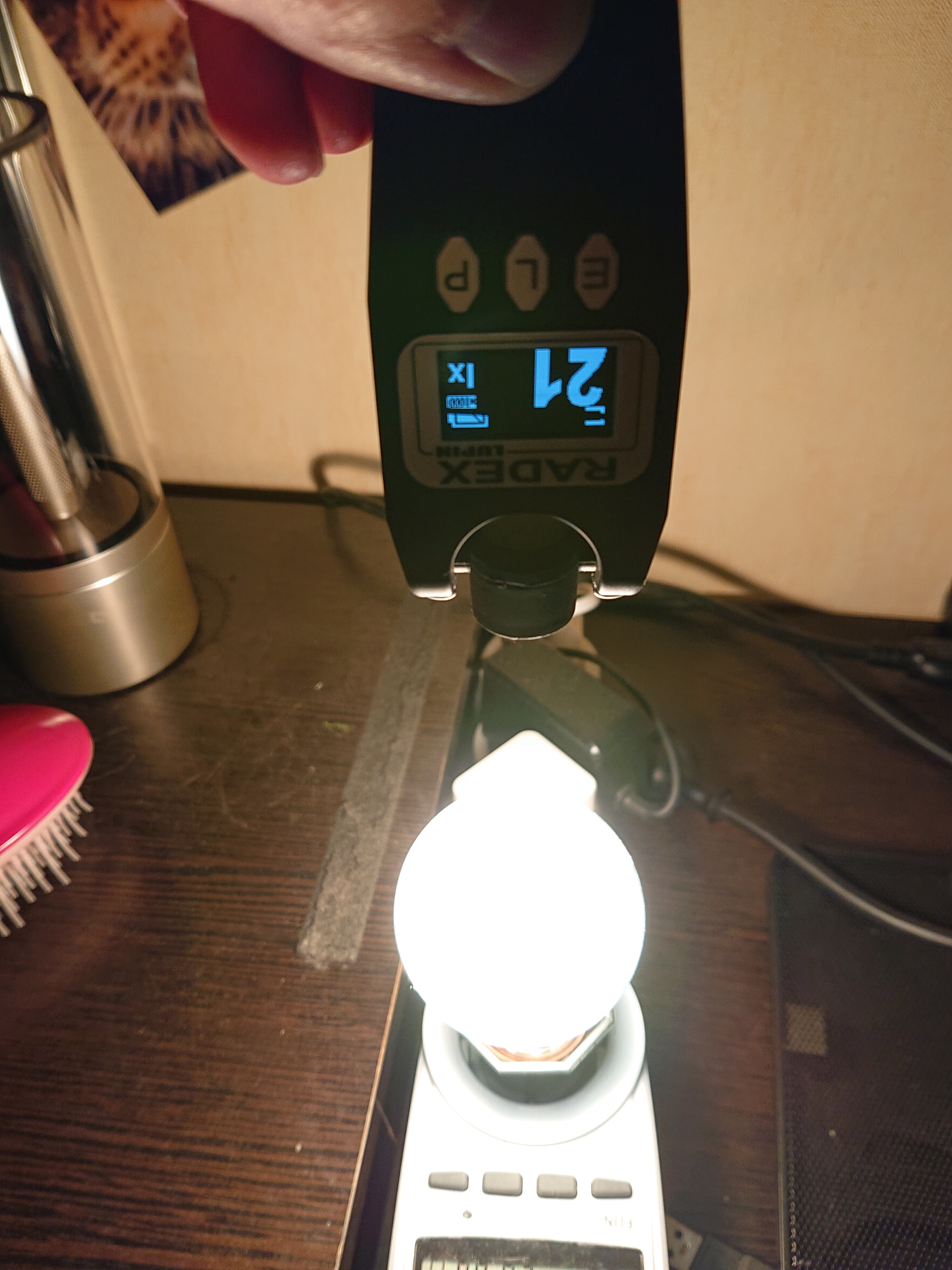 A non-scientific experiment, the lamps glow or illuminate and where the photons fly... - My, Lighting, Led, Energy-saving lamps, Incandescent lamp, Experiment, Everyday life, Longpost