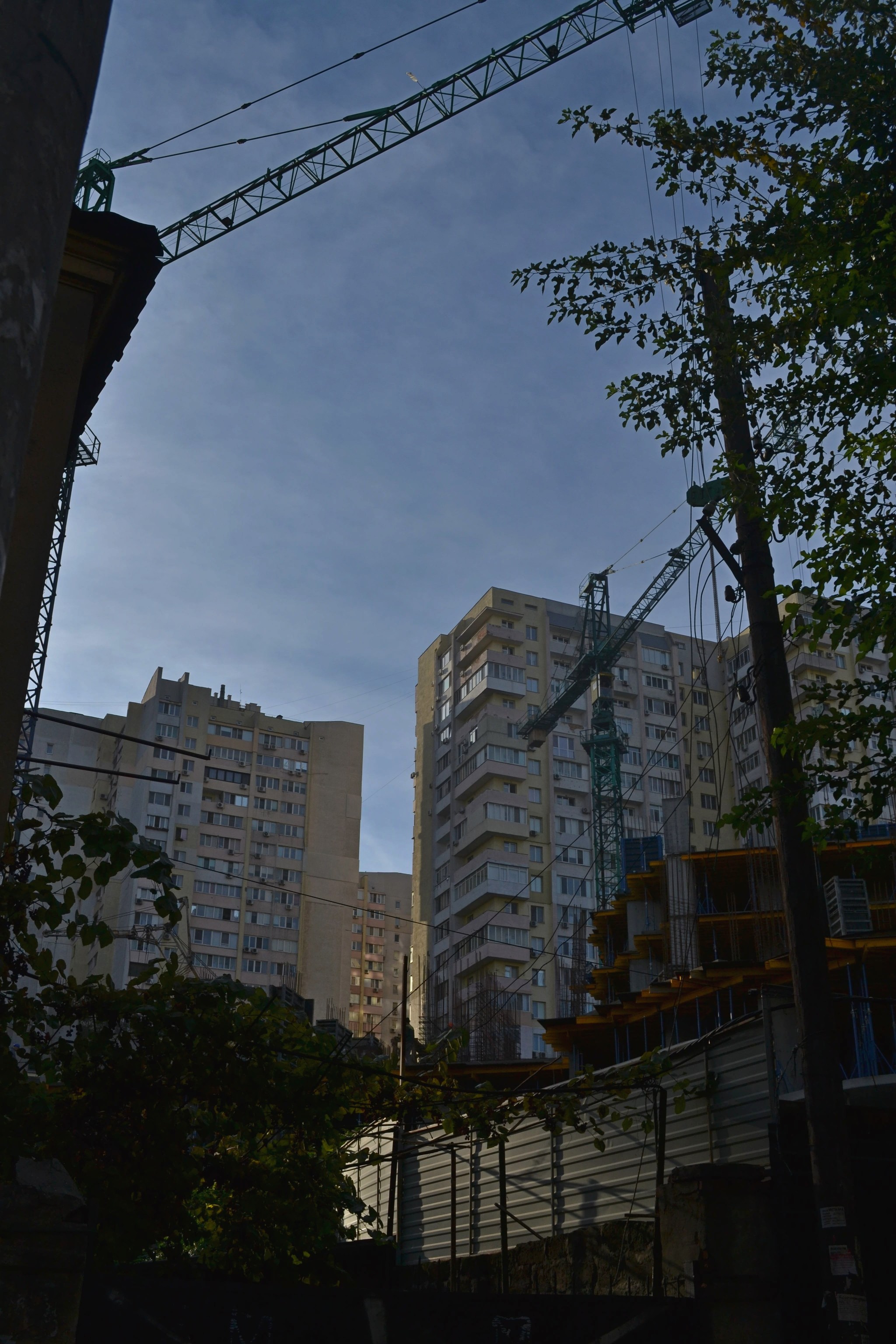 The new building is pressing on the heels of the old housing stock - My, The photo, Home construction, New building, Odessa, Pillar, Grape, Tower crane