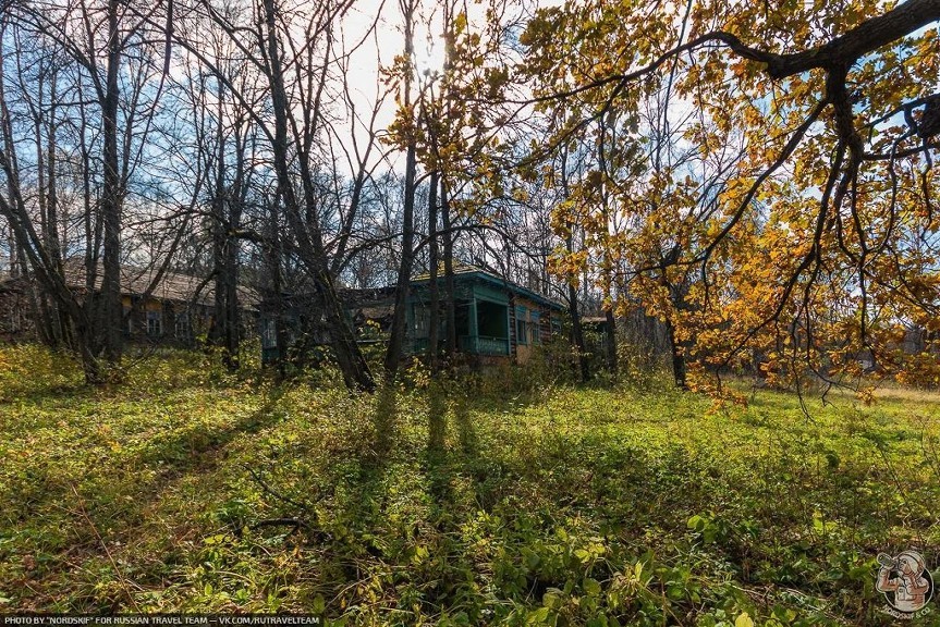 Autumn Ruins Abandoned pioneer camp in the Ural mountains - My, Urbex ural, Abandoned, Pioneer camp, Children's camp, Forest, Autumn, Ural, Longpost